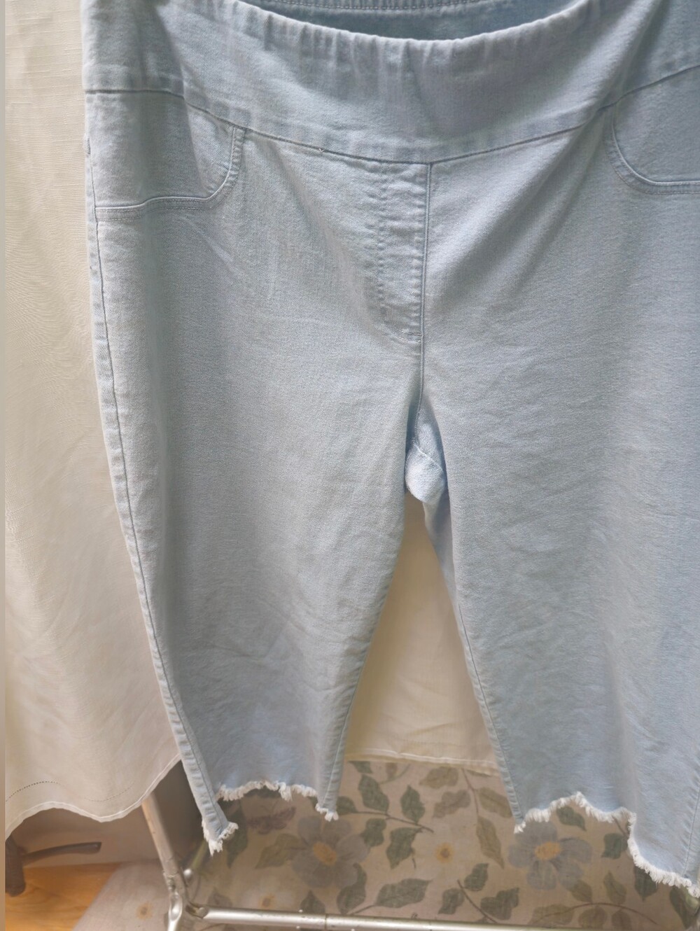 Ruby Rd. Light Wash Denim Fringe Pull On Capri Pants Women's Size 16W